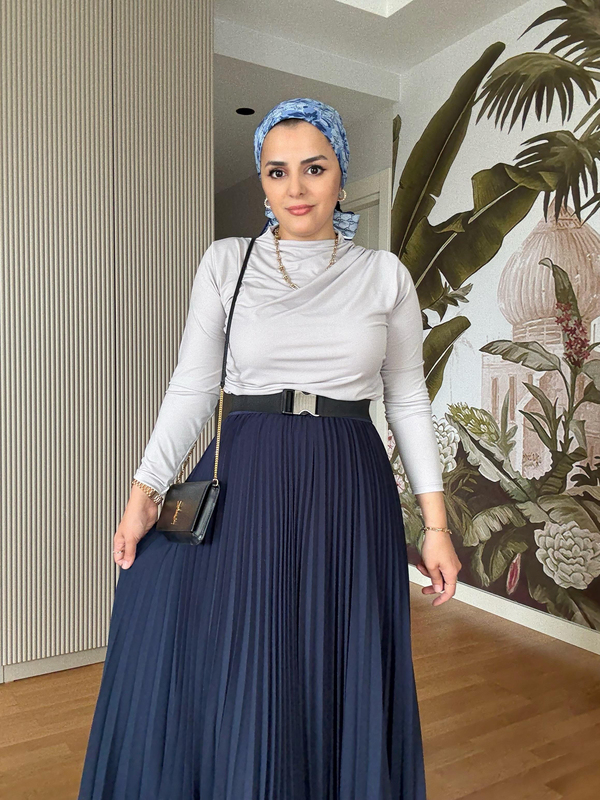 Şifon Pileli Etekli Sandy Bluz Takım – Zamansız Şıklık Lacivert