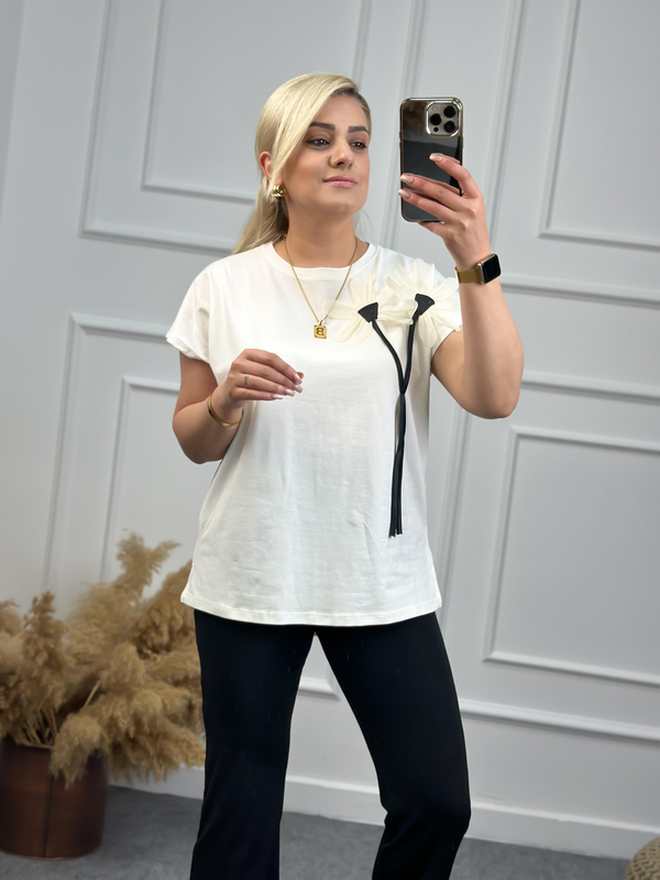 Bisikilet Yaka Çiçek Detaylı Tshirt EKRU-23YUST000082