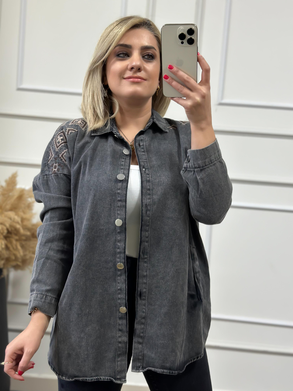 Gabardin Yıkamalı Omuz Nakış Detaylı Gömlek FÜME-23KYeni00058