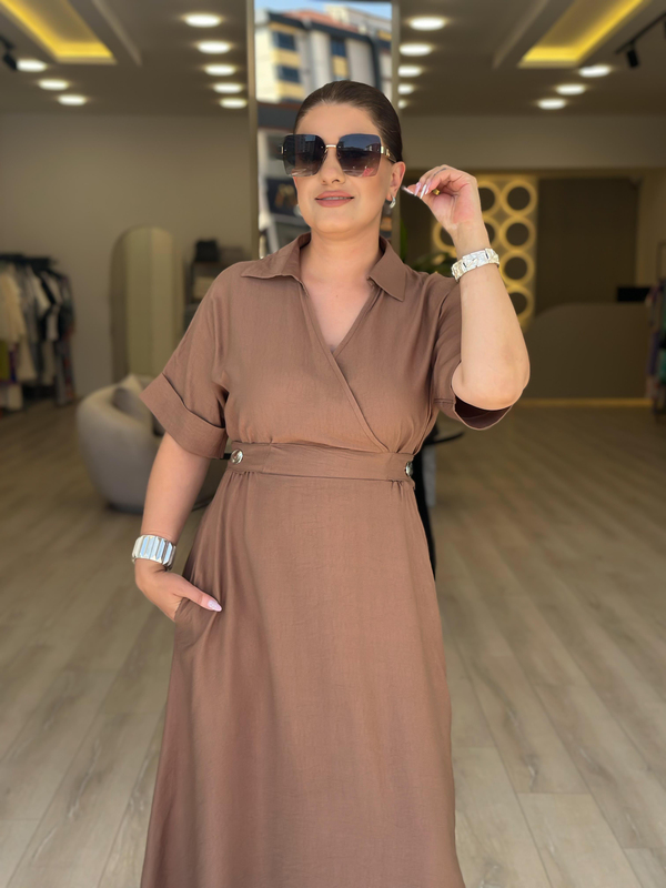 Kruvaze Yaka Yanları Düğme Detaylı Beli Lastikli Elbise KAHVE-23YELB000162