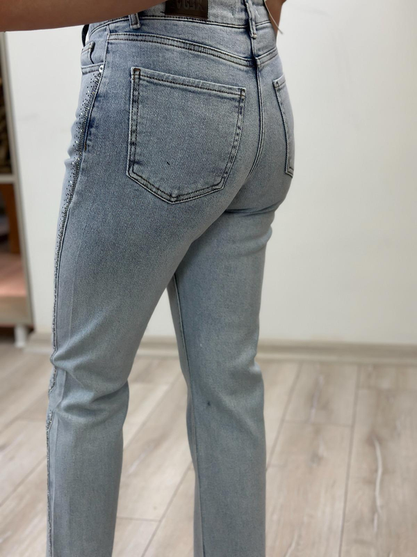 Şerit Taşlı Mom Fit Kot Pantolon BUZ MAVİ-23YALT000075