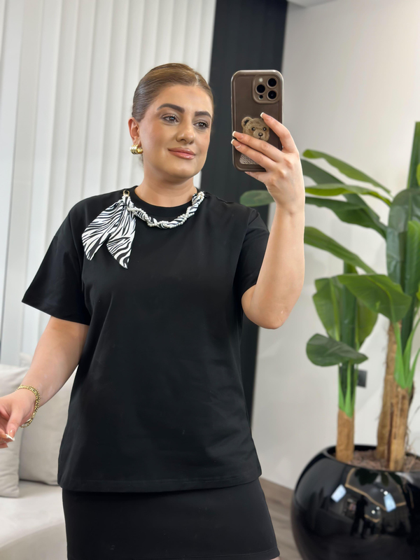 Yaka İncili Fularlı Pamuk Penye Tshirt SİYAH-23MeUST00141
