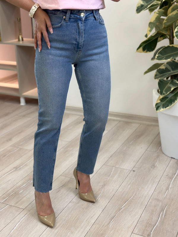 Yüksek Bel Likralı Toparlayıcı Paçası Kesik Fit Mom Jean AÇIK MAVİ-23MeALT00090