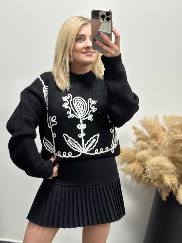 Yuvarlak Yaka Önü Desenli Biye Geçişli Yumoş Kazak SİYAH-23KUST000057