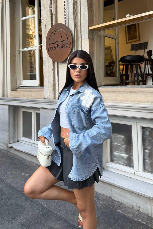 Açık Mavi Gül İşlemeli Kot Ceket