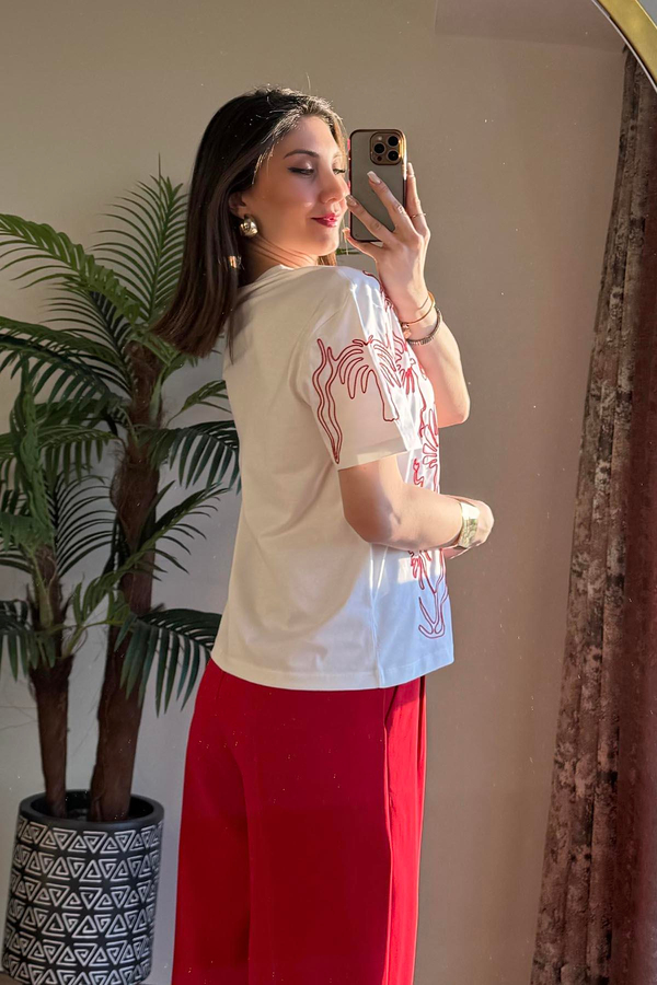 Beyaz Kırmızı Nakış İşlemeli T Shirt