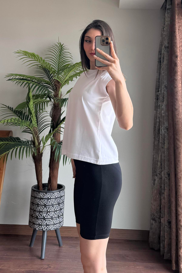 Beyaz Kol Detaylı T Shirt
