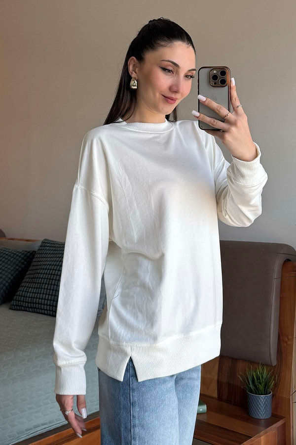 Beyaz Yakası ve Kolları Ribanalı Basic Sweatshirt