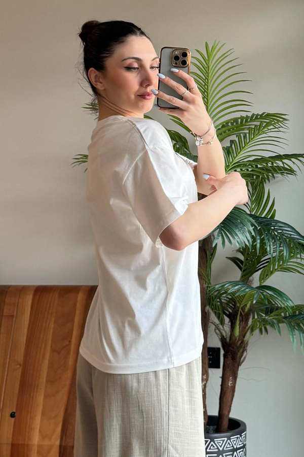 Ekru Çiçek Nakışlı T Shirt