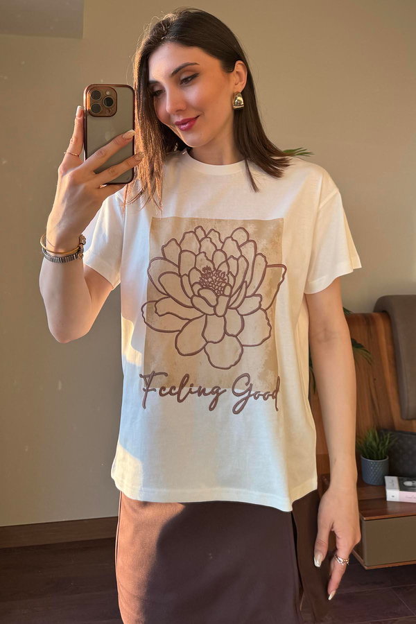 Ekru Çiçek Nakşlı T Shirt