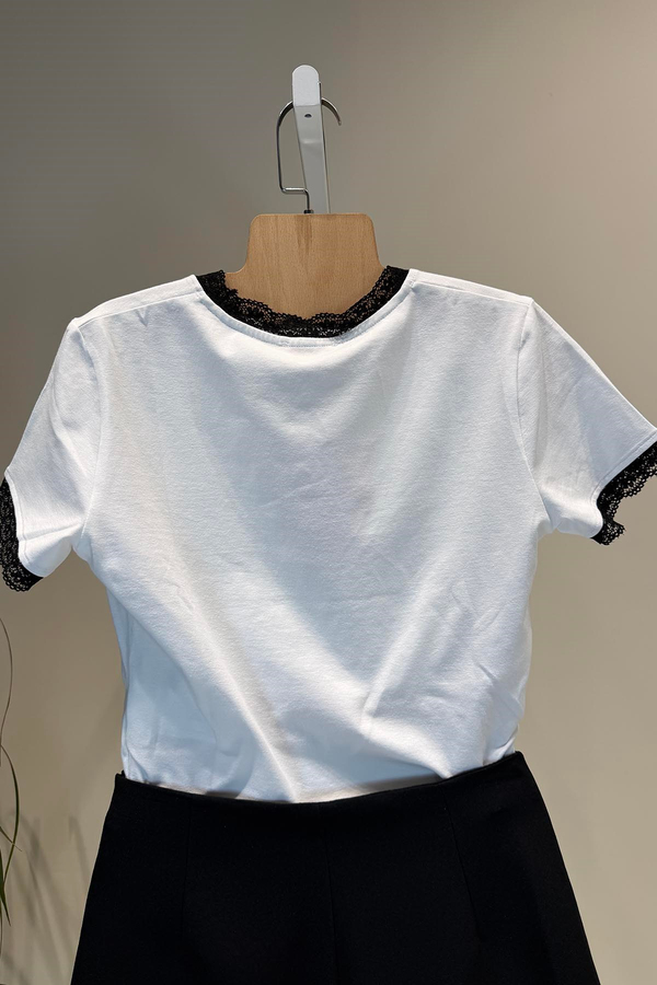 Ekru Dantel Yakalı Crop T Shirt
