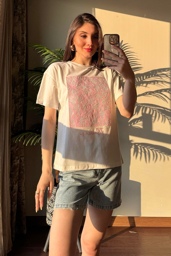 Ekru Gül Detaylı T Shirt