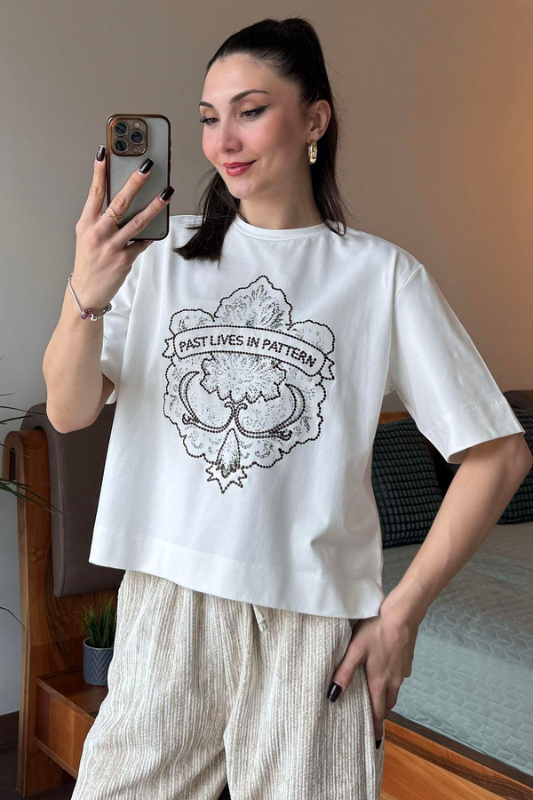 Ekru Nakış Detaylı T Shirt
