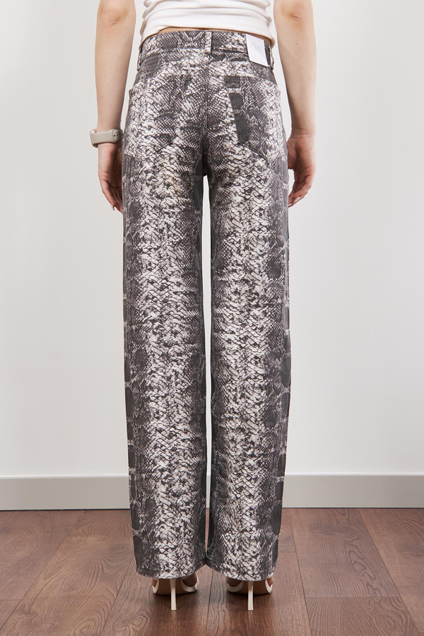Gri Yılan Desenli Straight Jean