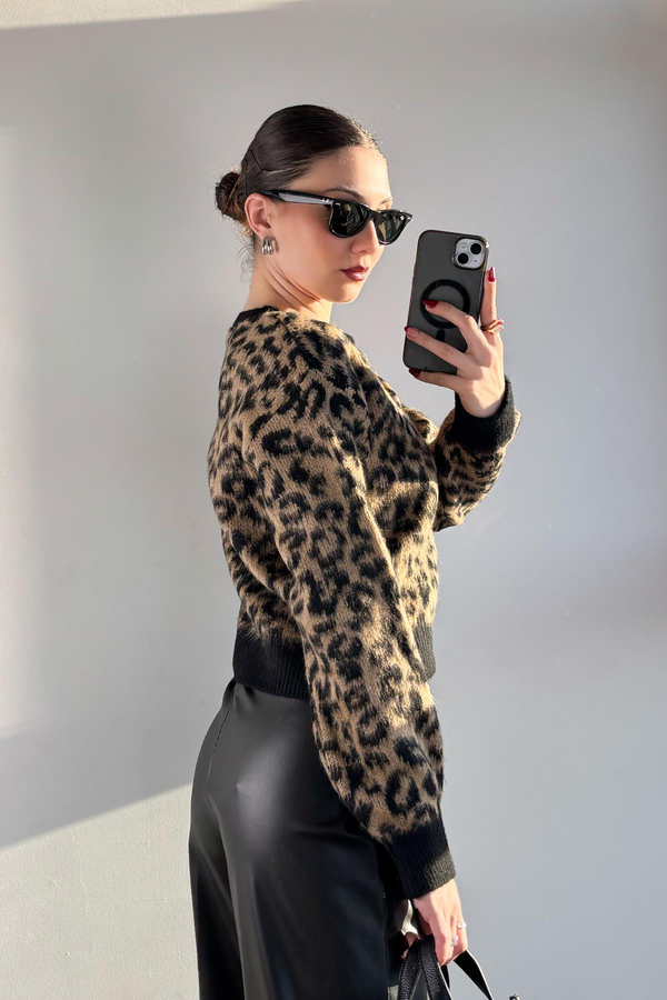 Leopar Sakallı Crop Kazak
