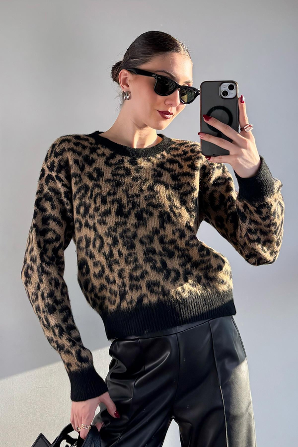 Leopar Sakallı Crop Kazak