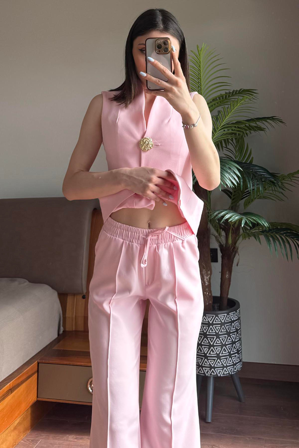 Pembe Yelekli Takım