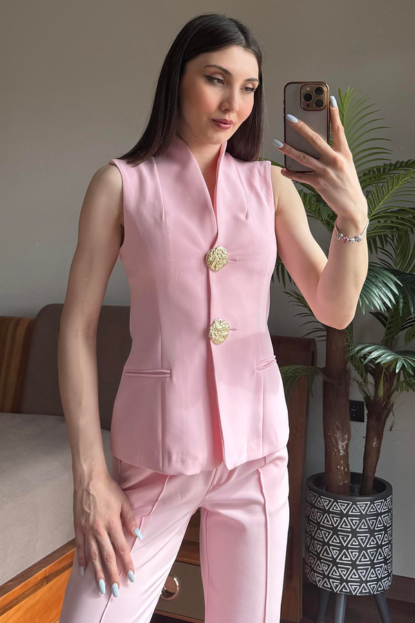 Pembe Yelekli Takım