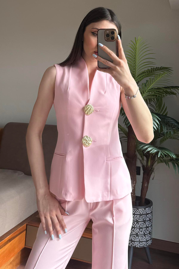 Pembe Yelekli Takım