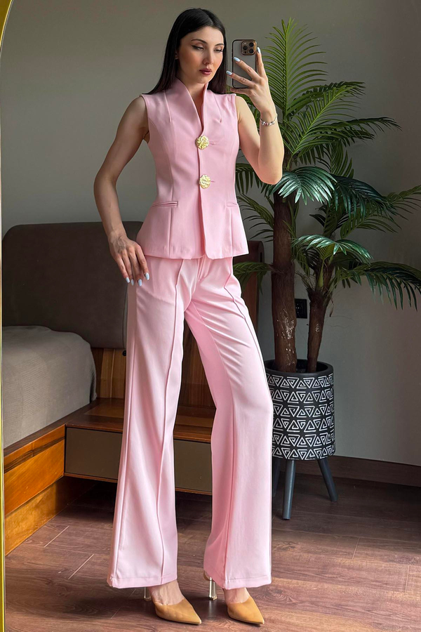 Pembe Yelekli Takım