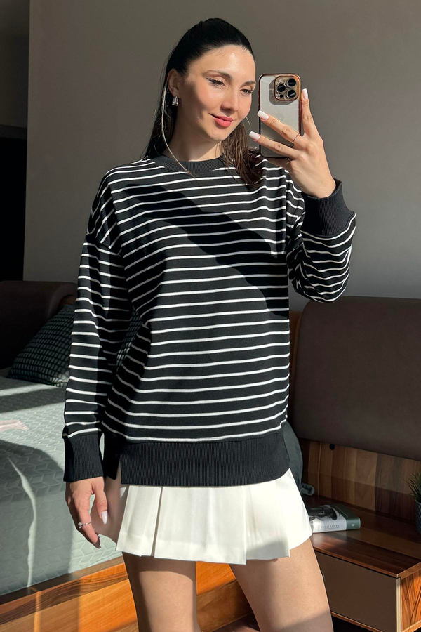 Siyah Bisiklet Yaka Çizgili Sweatshirt