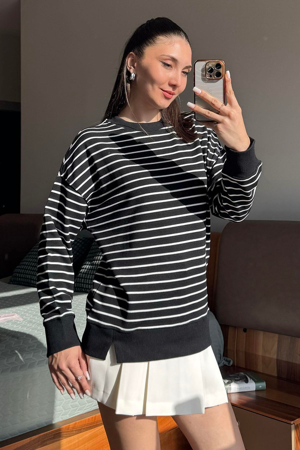 Siyah Bisiklet Yaka Çizgili Sweatshirt
