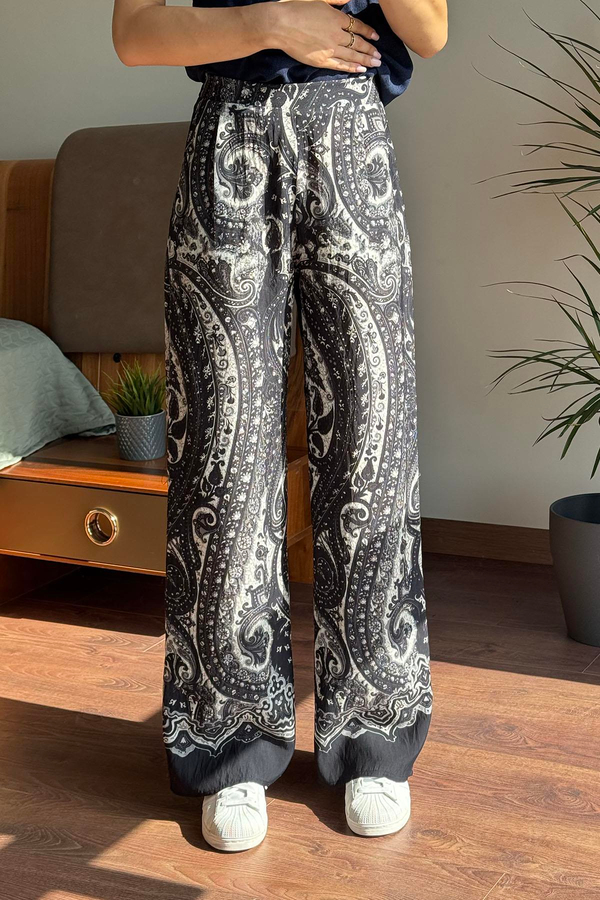 Siyah Desenli Pantolon