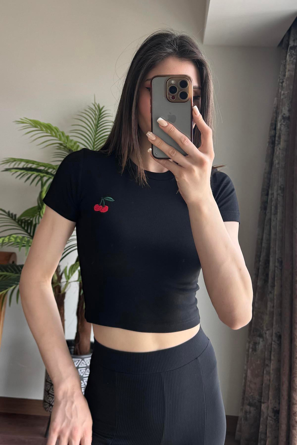 Siyah Kiraz Nakışlı Soft Touch Modal Kısakollu T Shirt