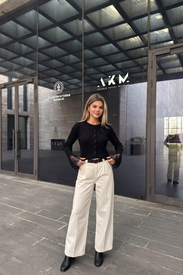 Siyah Kolları Dantelli Süveter