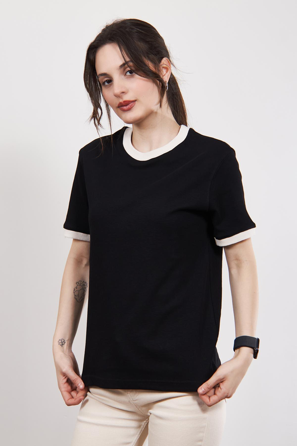 Siyah Massi Kontrast Yaka ve Manşetli T Shirt