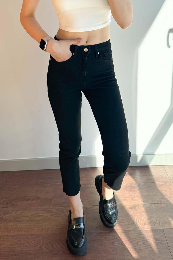 Siyah Paça Kesik Boyfit Jean