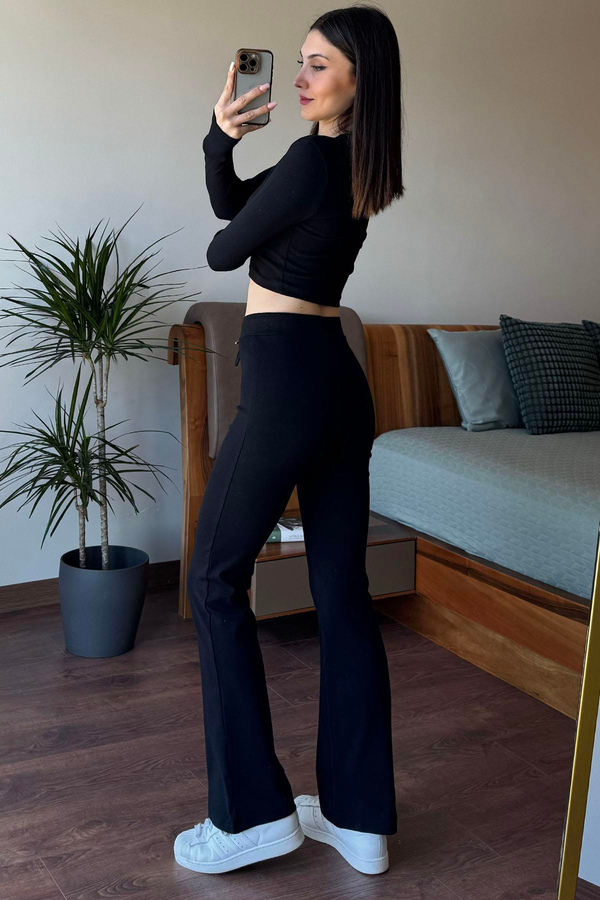 Siyah Parmak Geçmeli Ribana Detaylı Crop Pantolon Takım
