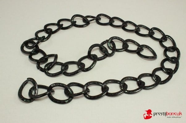 Siyah Desenli Metal Zincir