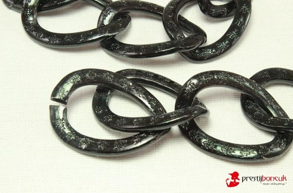 Siyah Desenli Metal Zincir