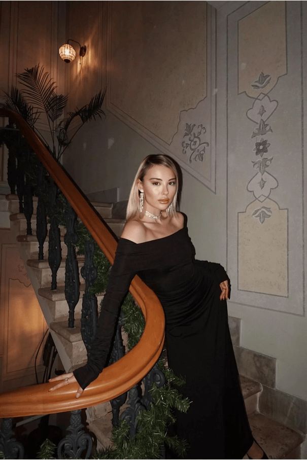 Madonna Yaka Uzun Elbise Siyah - Siyah