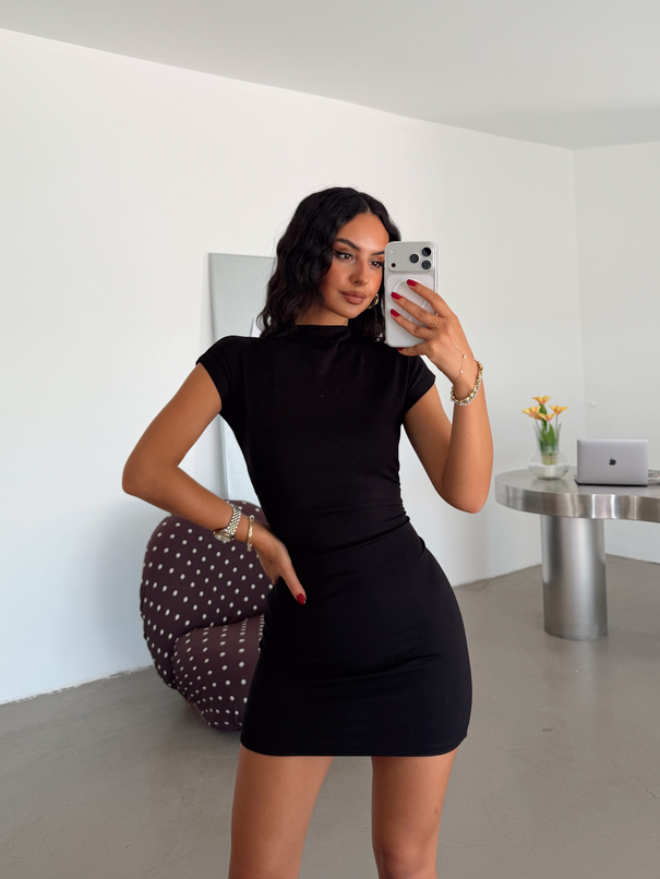 Dik Yaka Yan Büzgü Elbise - Siyah
