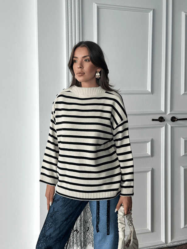 Omzu Düğme Detay Çizgili Kazak - Beyaz