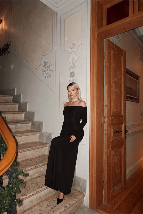 Madonna Yaka Uzun Elbise Siyah - Siyah