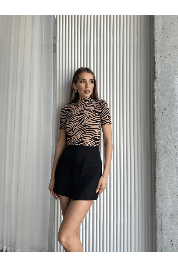 Dik Yaka Desenli Kısa Kol Bluz Taba Zebra - Taba-Zebra