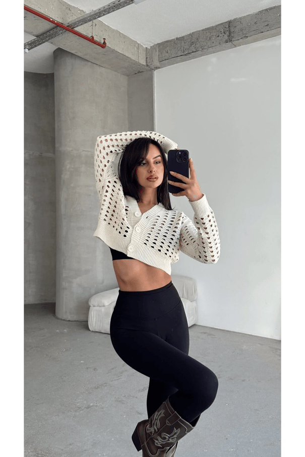 Delik Detaylı Crop Hırka Krem - Krem