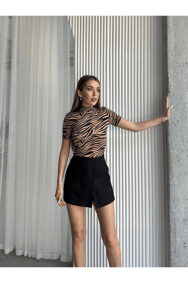 Dik Yaka Desenli Kısa Kol Bluz Taba Zebra - Taba-Zebra