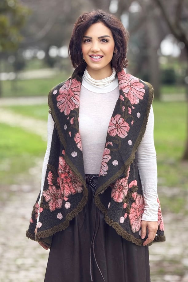 Haki Renk Çiçekli Yün Yelek