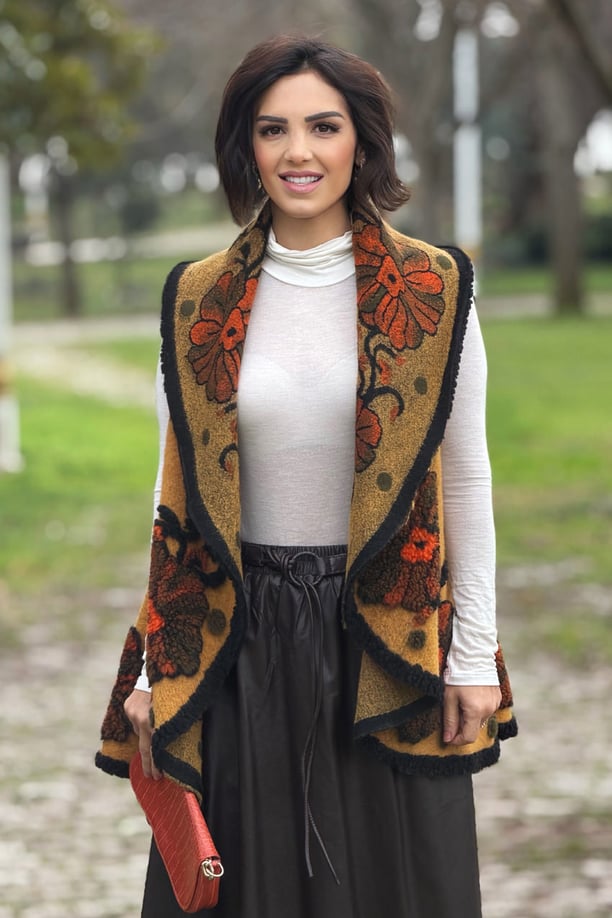 Hardal Renk Çiçekli Yün Yelek