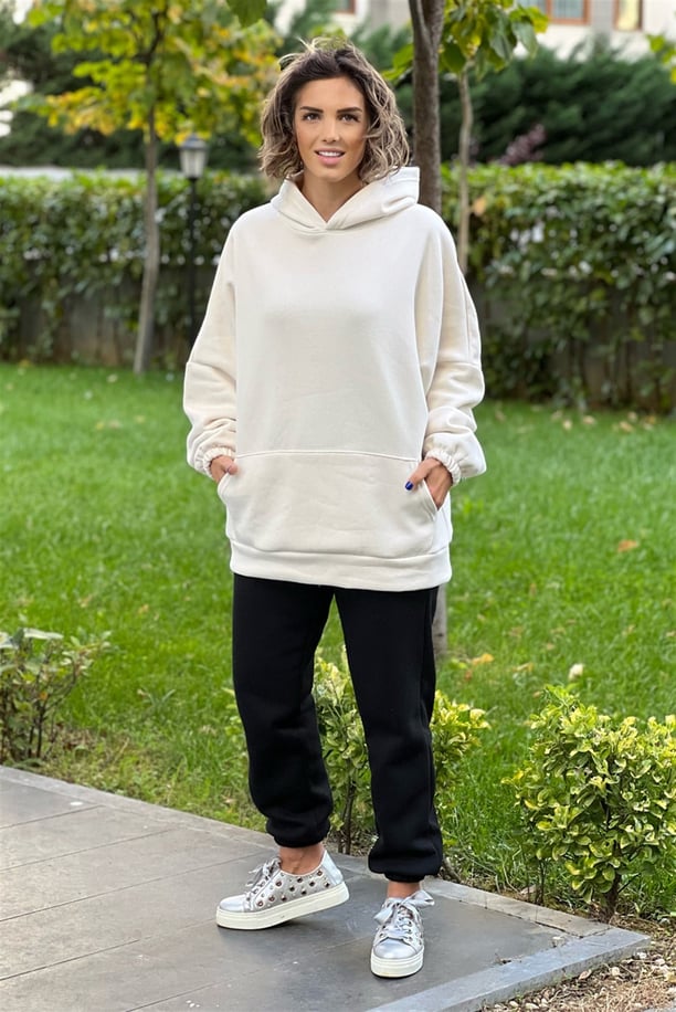 İçi Polarlı Siyah Eşofman Altı ve Ekru Sweatshirt