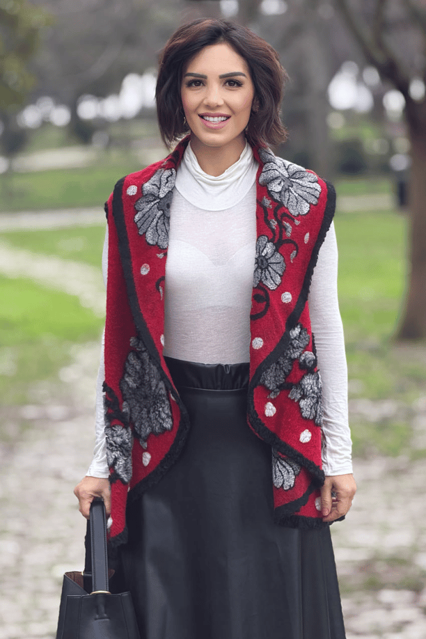 Kırmızı Renk Çiçekli Yün Yelek