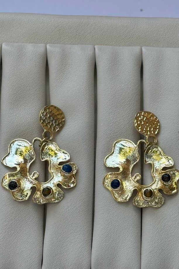 Renkli Taşlı Çiçekli Gold Küpe