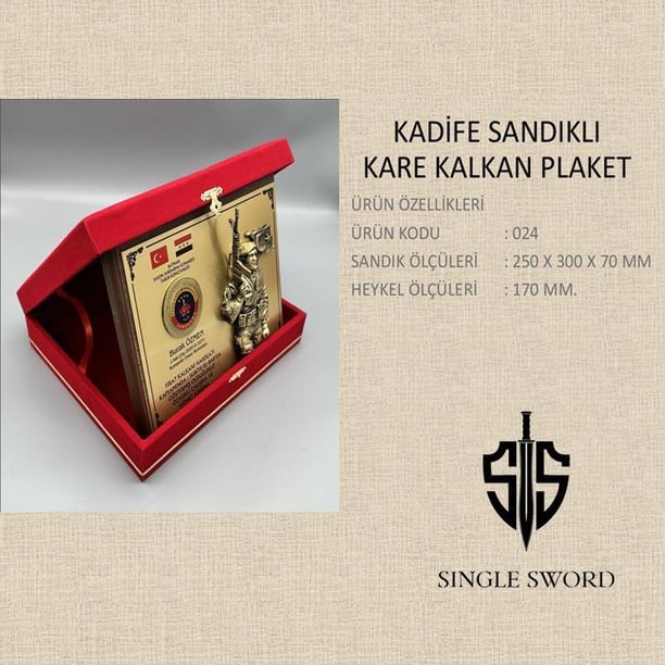 Single Sword Kırmızı Kadife Sandıklı Kare Fleksi Üzeri Komando Heykelli Plaket