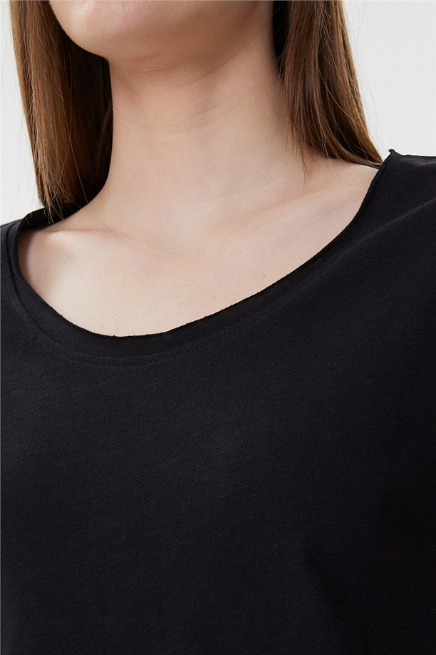Carmel Kadın Kesikli O Yaka T-Shirt Siyah