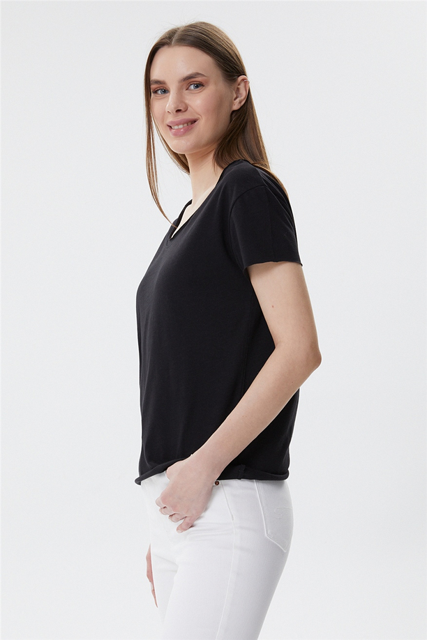Carmel Kadın Kesikli O Yaka T-Shirt Siyah