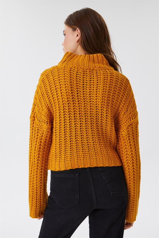 LAURA KADIN O YAKA TRİKO KAZAK